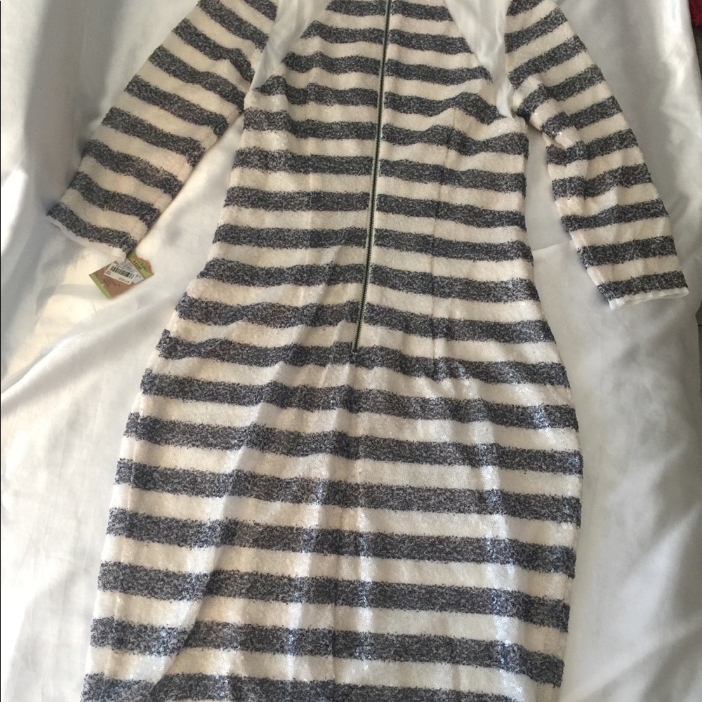 Dress - Picture 3 of 4